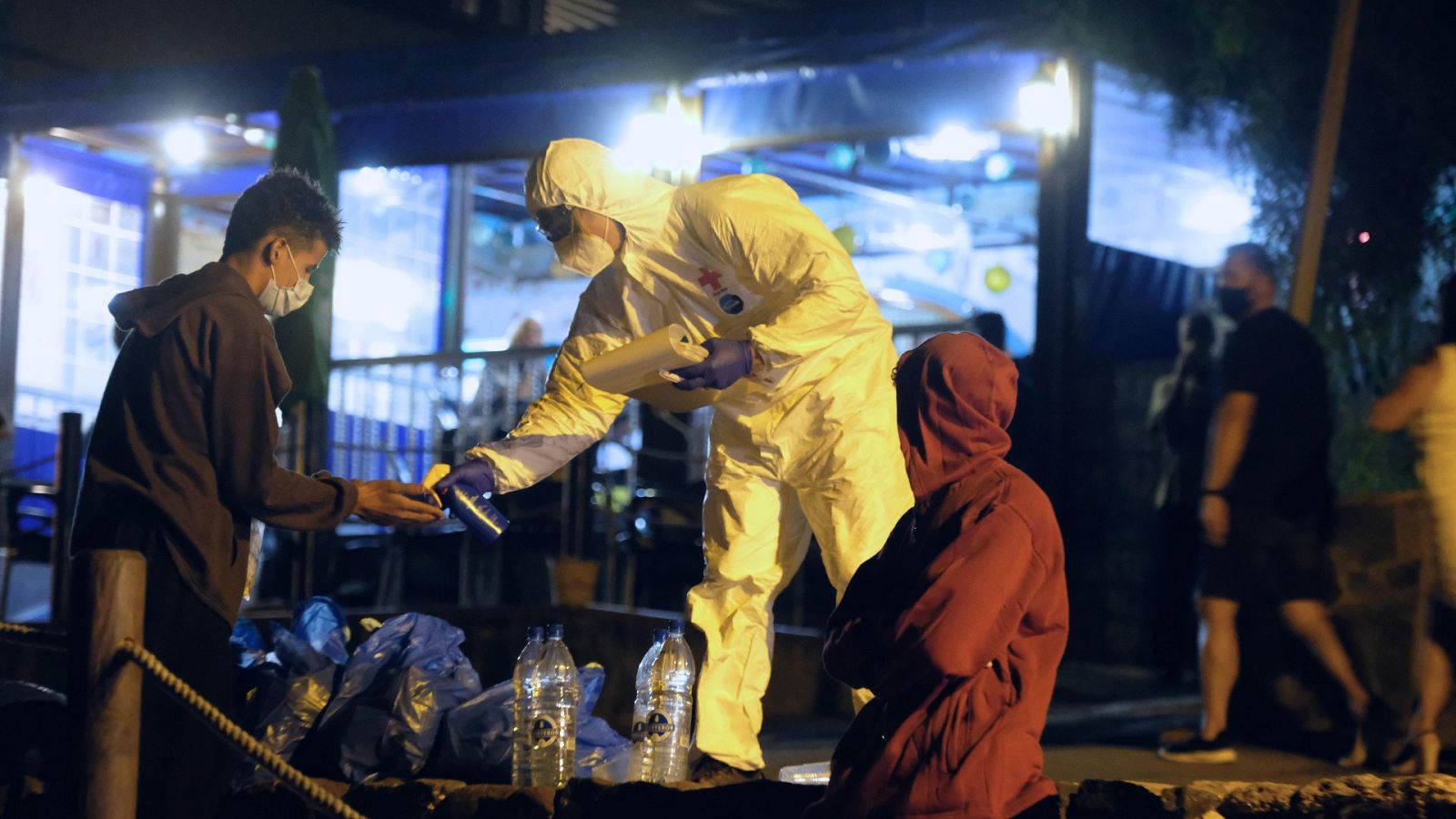 Más de mil migrantes llegan a Canarias en las últimas horas