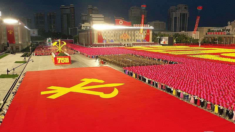 Corea del Norte celebra el 75º aniversario del partido gobernante con un gigantesco desfile | Ver