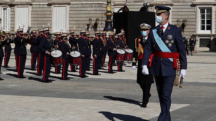 El rey homenajea a los caídos y la patrulla 'Águila' se despliega en Madrid