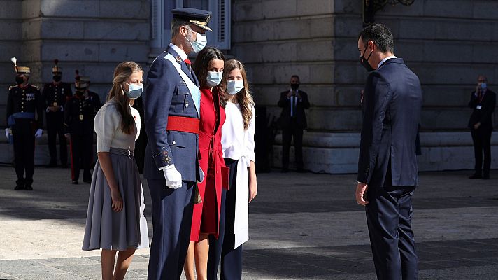 El rey preside una austera Fiesta Nacional con homenaje a los héroes del coronavirus y en medio de la tensión política