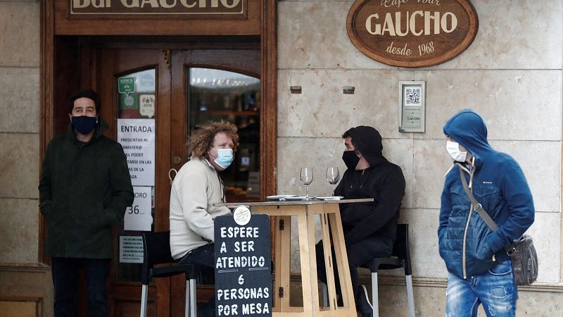 El avance de la COVID-19: Madrid extiende sus restricciones y Navarra registra sus peores cifras de la pandemia