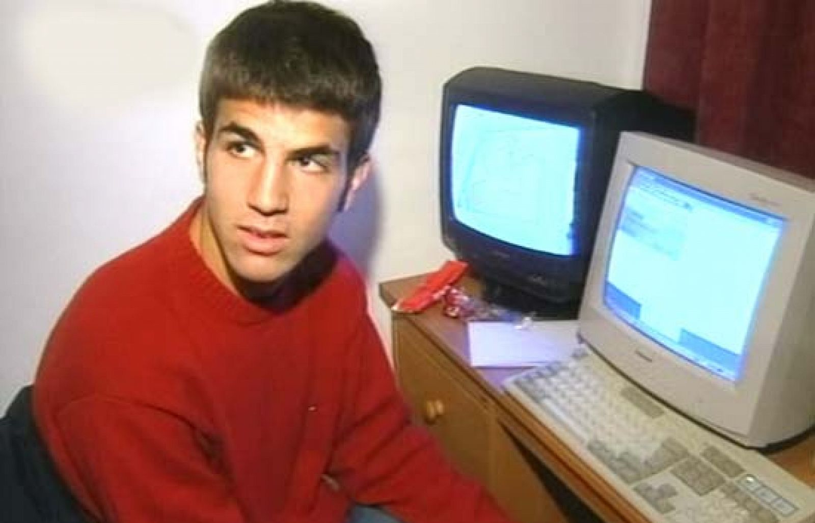 En el año 2003, tras ser elegido mejor jugador del Mundial sub-17, Cesc Fabregàs fichó por el Arsenal. Un equipo de TVE viajó hasta su casa londinense para ver como era la nueva vida de un adolescente de 16 años después de abandonar Barcelona.