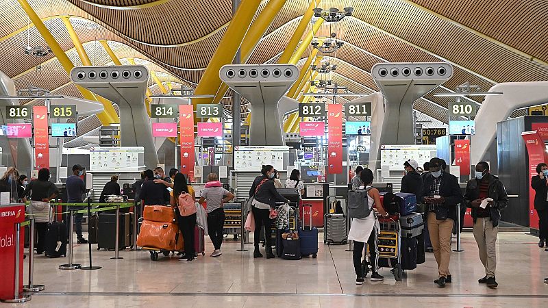 La UE crea un 'semáforo de riesgo' de COVID-19 para viajar sin restricciones comunes