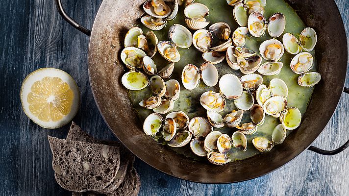 RTVE Cocina - La Hora de La 1 - Unos berberechos al ajillo