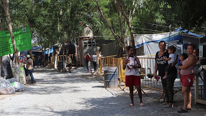 Miles de migrantes atrapados en la frontera México - EE.UU.