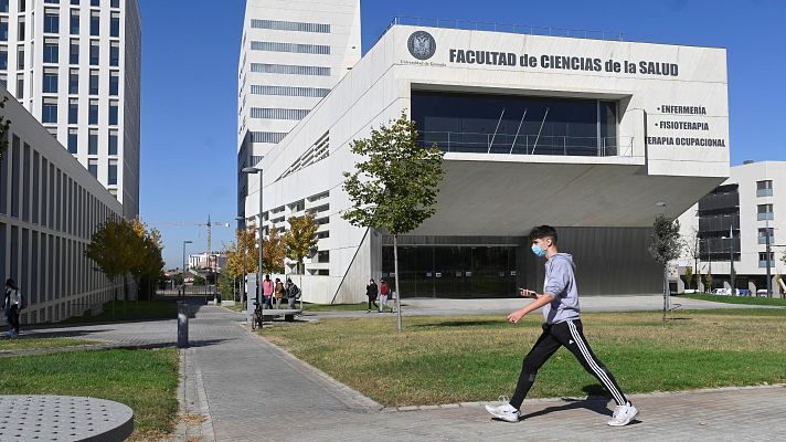 Telediario 1 - Descontento entre los estudiantes por el cierre de las universidades: "No tiene sentido"
