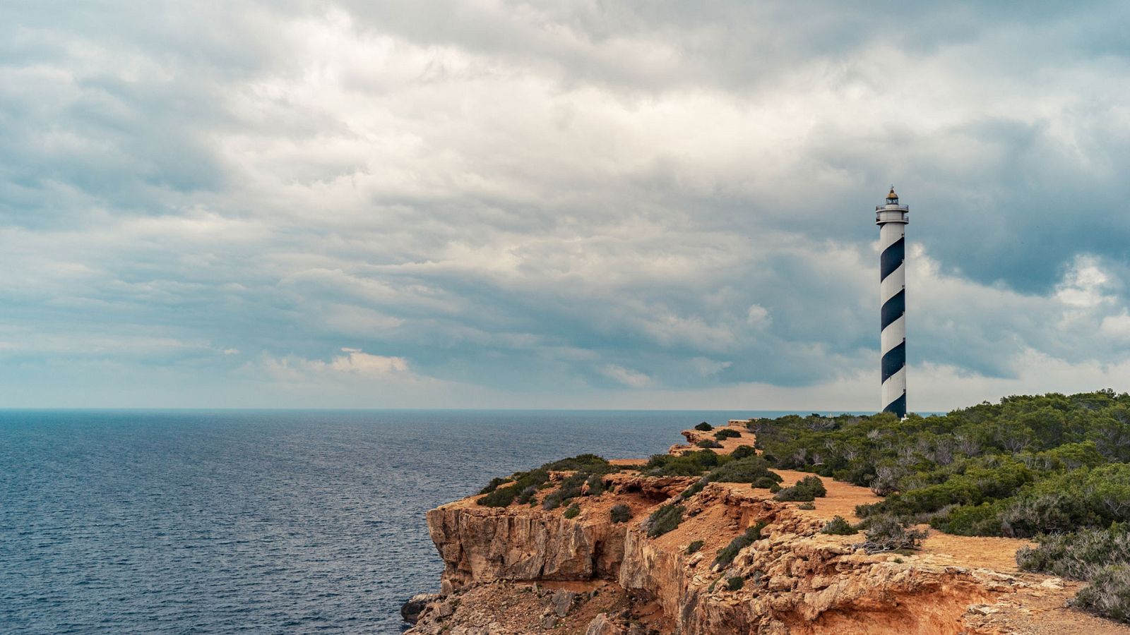 Chubascos dispersos en zonas de Cataluña, Ibiza, entorno de la Comunidad Valenciana y Murcia - ver ahora
