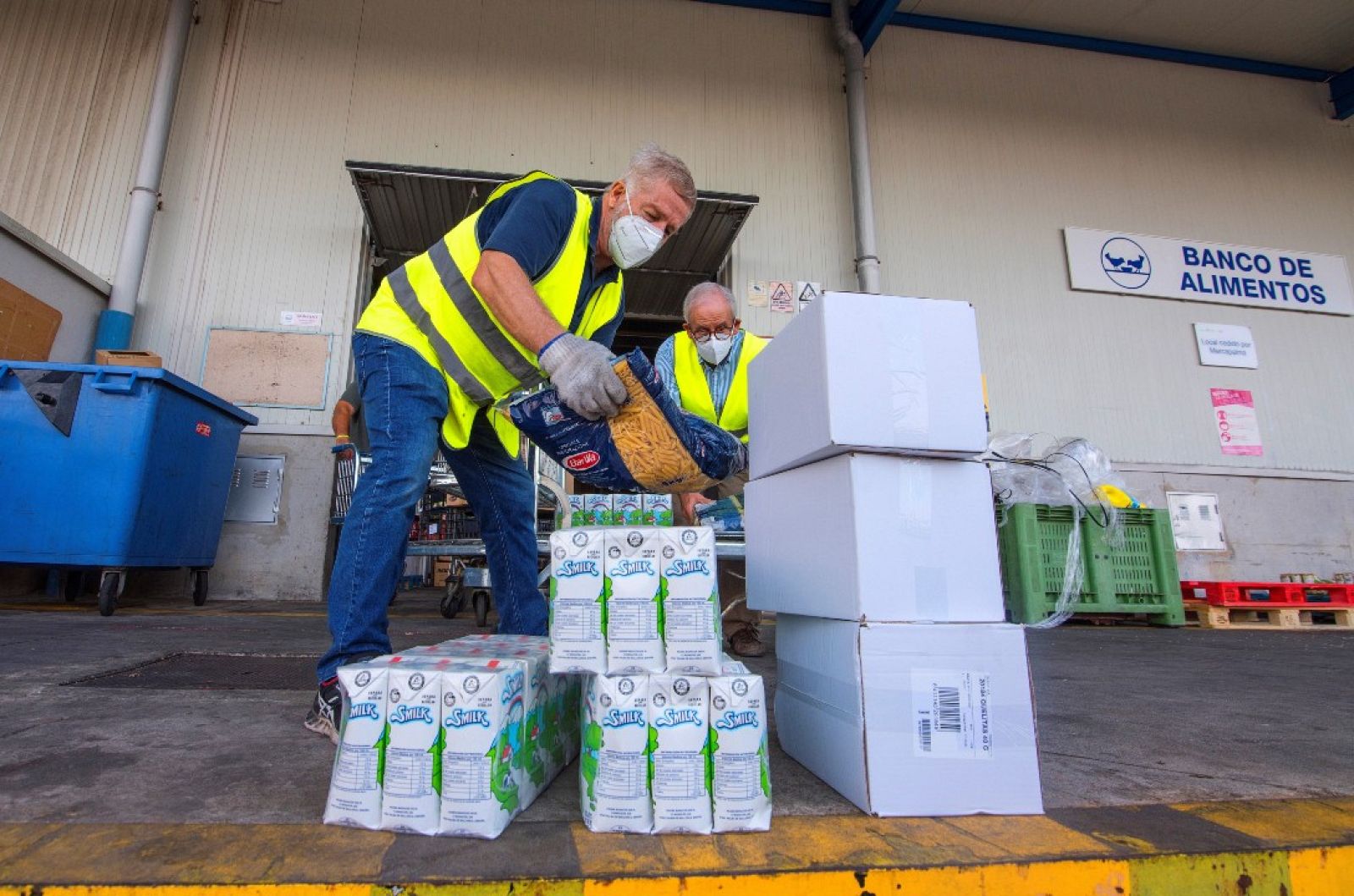 Más de 11 millones de españoles están en riesgo de pobreza o exclusión social, sobre todo mujeres - Informativo 24h | Ver