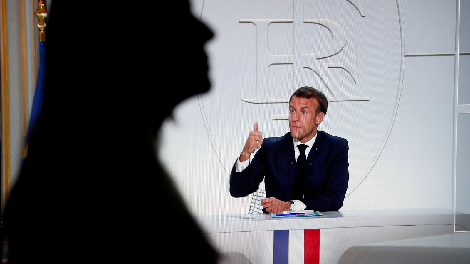 Macron anuncia el toque de queda en París y otras ocho ciudades