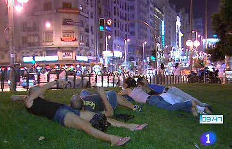 España en alerta por un intenso calor que complica las horas de sueño.