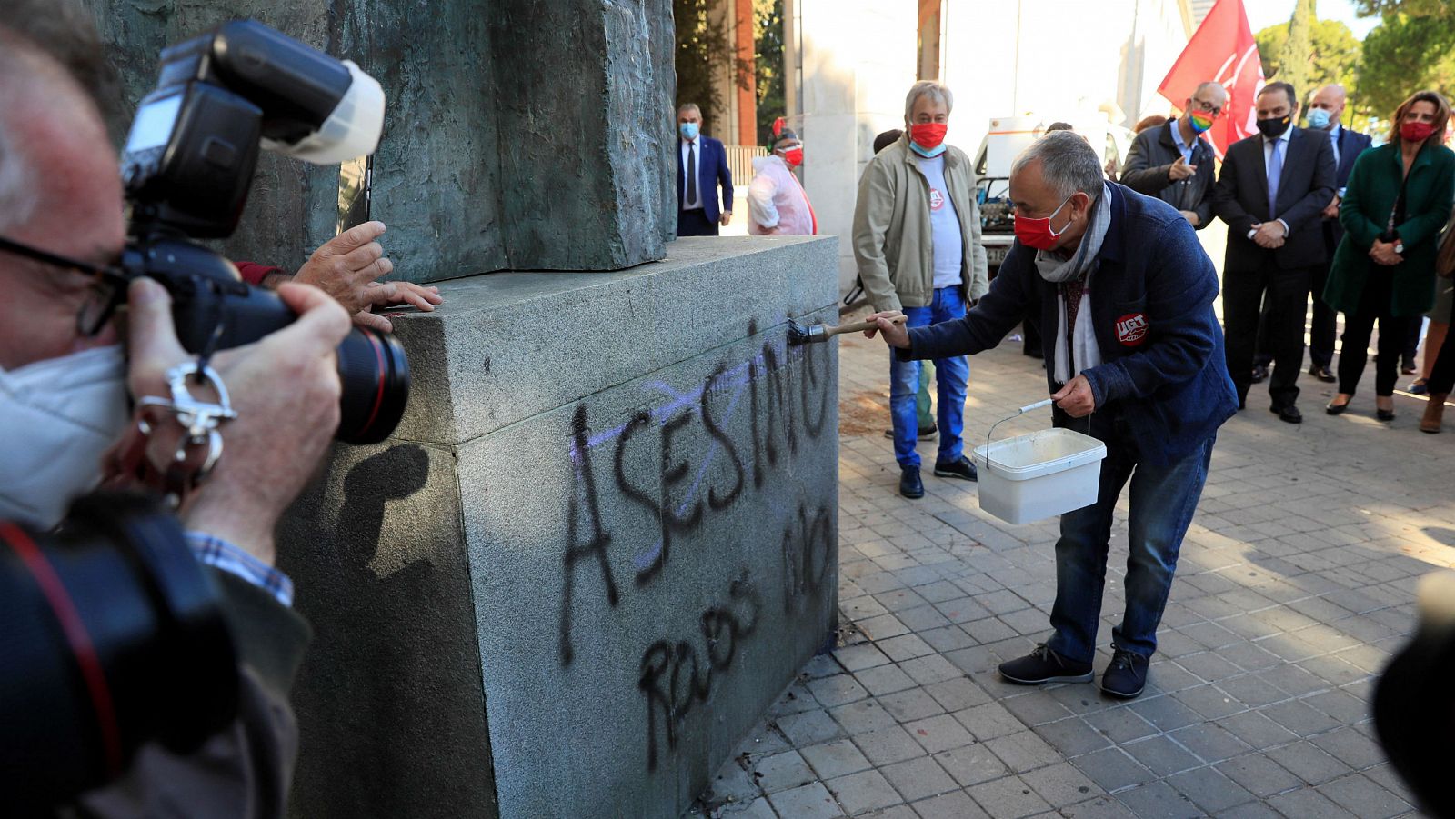 Homenaje a líderes socialistas y sindicales tras la retirada de placas