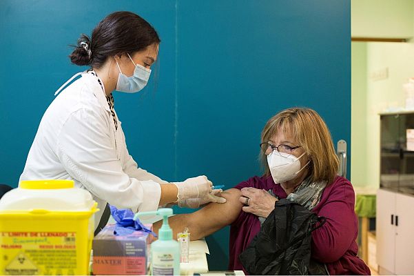 Alertan del riesgo de contraer a la vez gripe y COVID-19