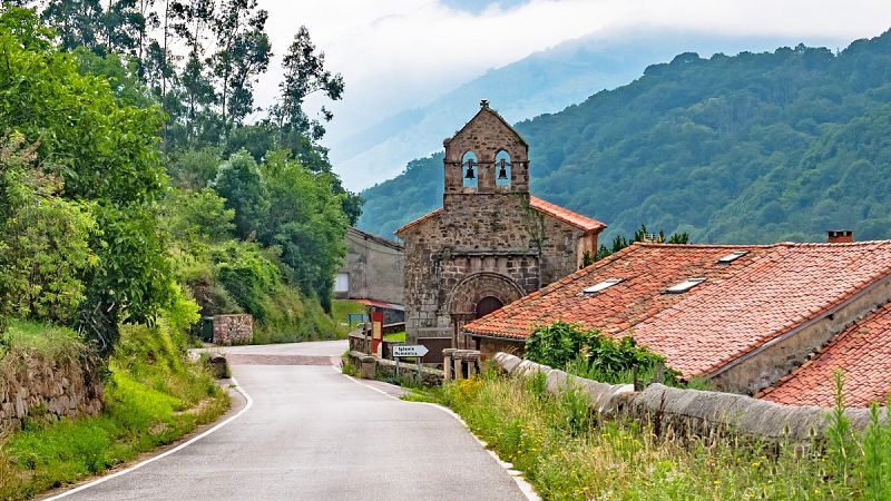 Los brotes y las restricciones en las grandes ciudades precipita el éxodo al campo