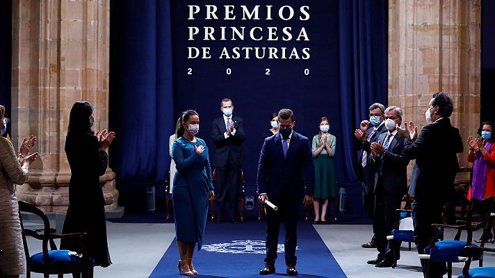 El reconocimiento a los sanitarios, protagonista en unos Premios Princesa de Asturias marcados por la pandemia