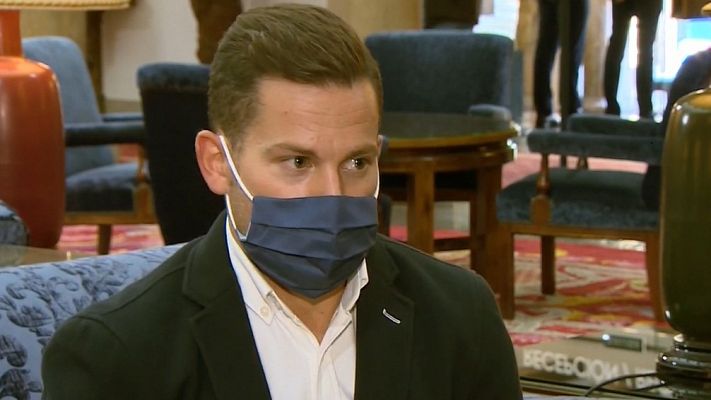 Premios Princesa de Asturias - Salvador, un médico residente de Oviedo en primera línea de la COVID-19