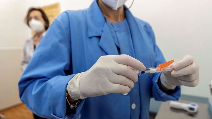 Telediario 1 - Las primeras vacunas contra la COVID-19 podrían llegar la primavera de 2021