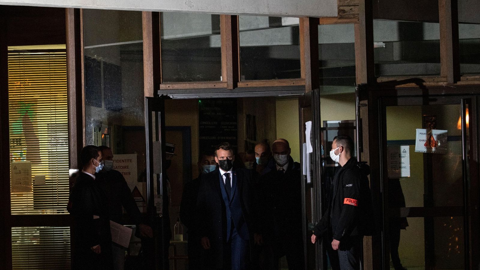 Francia investiga como acto terrorista la decapitación de un profesor en plena calle