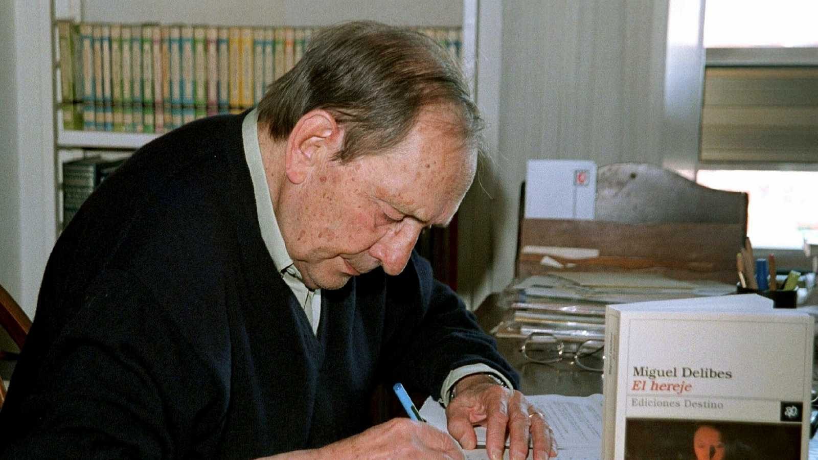 Diferentes actos conmemoran los cien años del nacimiento de Miguel Delibes - Informativo 24h | Ver