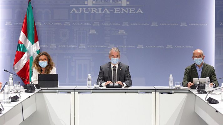 Telediario 1 - El País Vasco reduce los aforos al 50% y limita las reuniones a seis personas