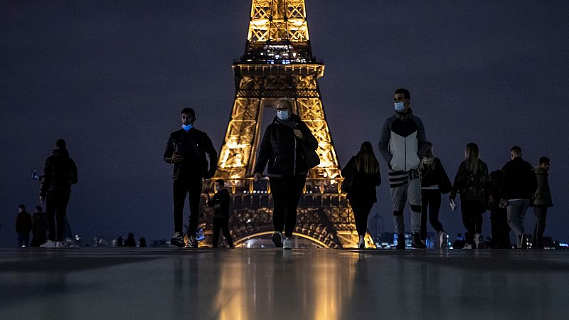 COVID: Francia estrena toque de queda nocturno, una medida de tiempos de guerra