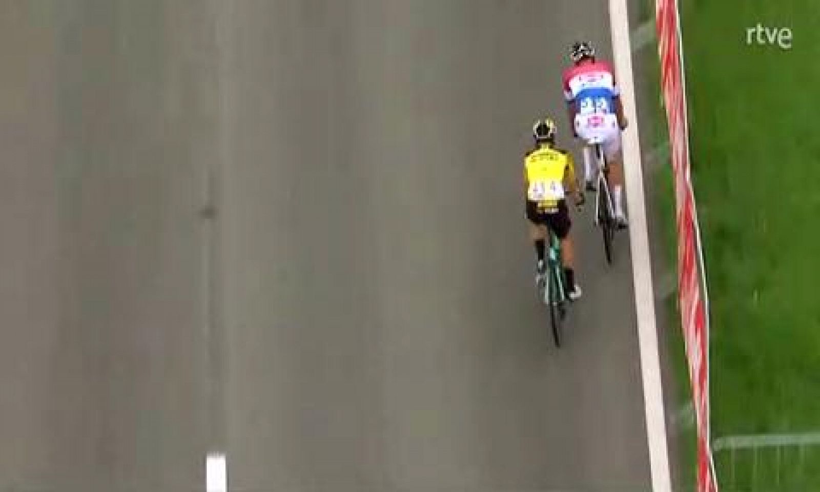 Así fue la llegada de Van Der Poel en el Tour de Flandes