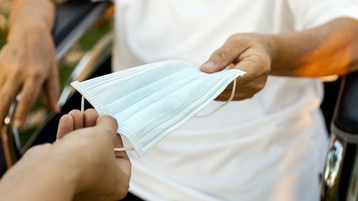 Telediario 1 - Las mascarillas, un gasto que no todas las familias se pueden permitir
