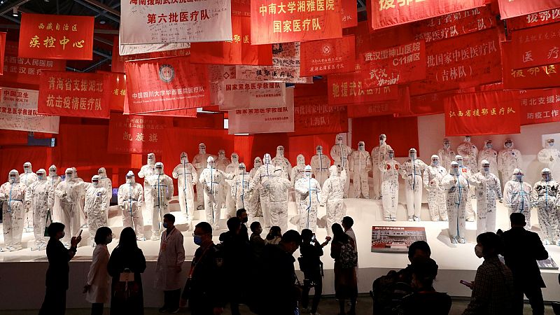 Wuhan recuerda la pandemia con una exposición
