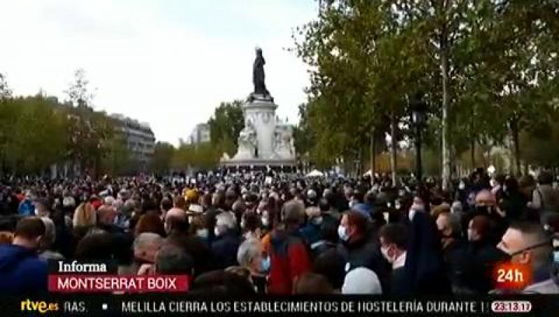 Miles de personas se concentran en Francia para rendir homenaje al profesor decapitado