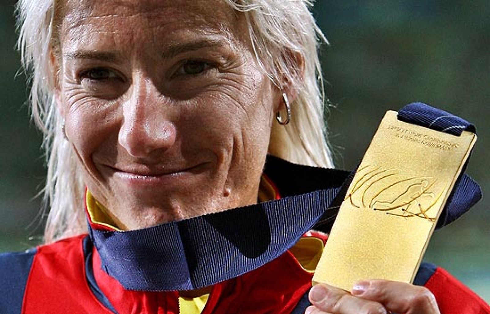 Un día después de proclamarse campeona del mundo de los 3.000 obstáculos, Marta Domínguez ha estado con Televisión Española. La palentina asegura que la medalla de oro es la recompensa al trabajo de una vida entera. recompensa al trabajo de una vida