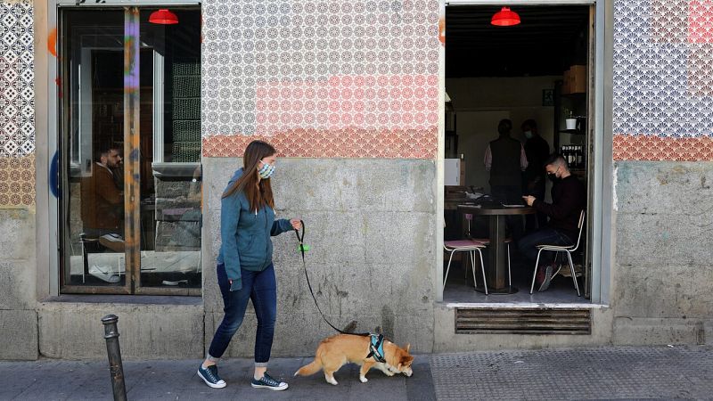 España afronta un nuevo récord de contagios con la incógnita de cómo evolucionará la pandemia