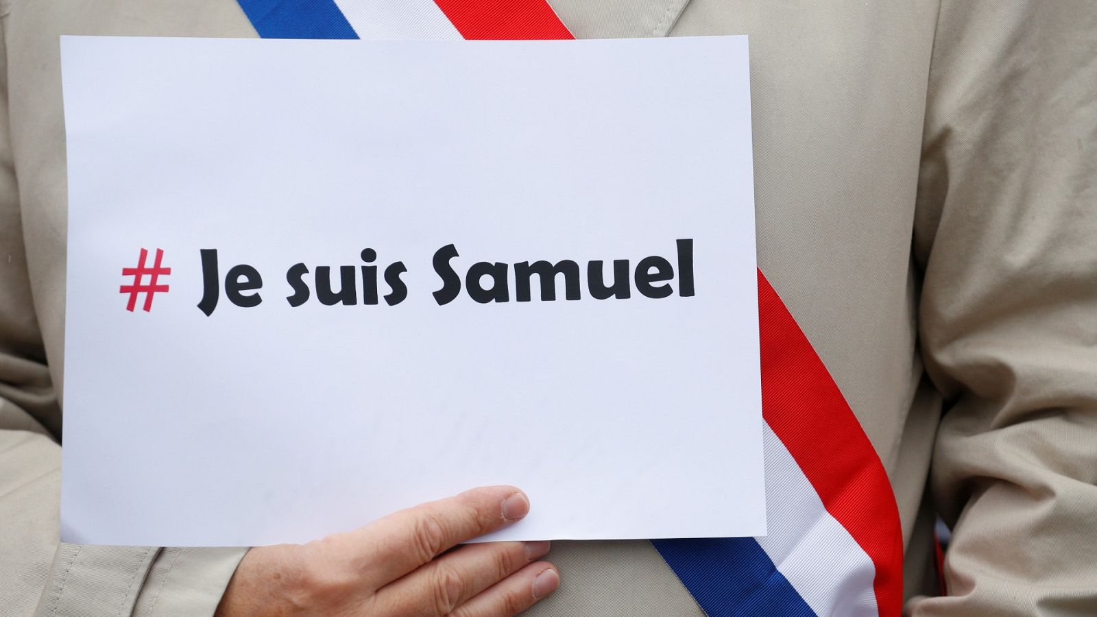 Los imanes franceses homenajean al profesor decapitado