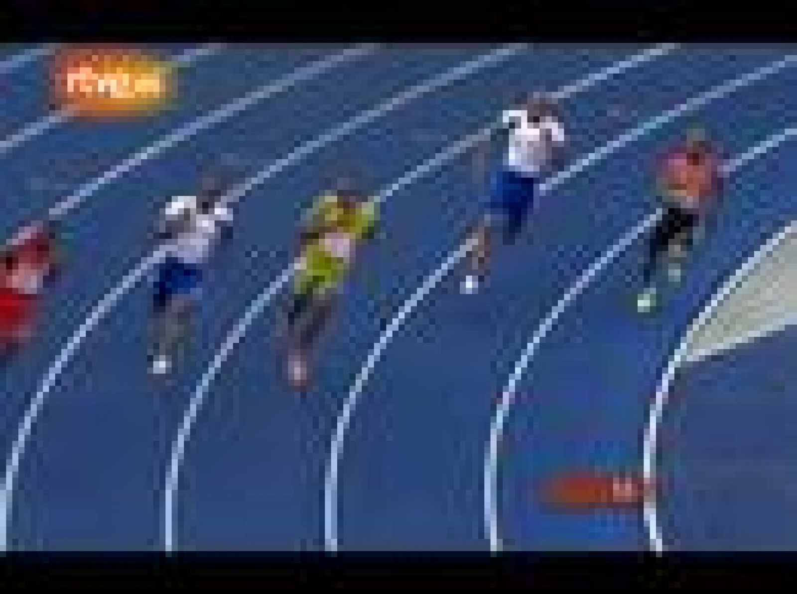 Usain Bolt se ha clasificado para las semifinales de los 200 metros, tras lograr el triunfo en su serie con un tiempo de 20.42. 