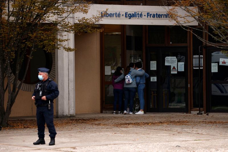 La investigación por el ataque terrorista en Francia deja 16 detenidos y una mezquita cerrada