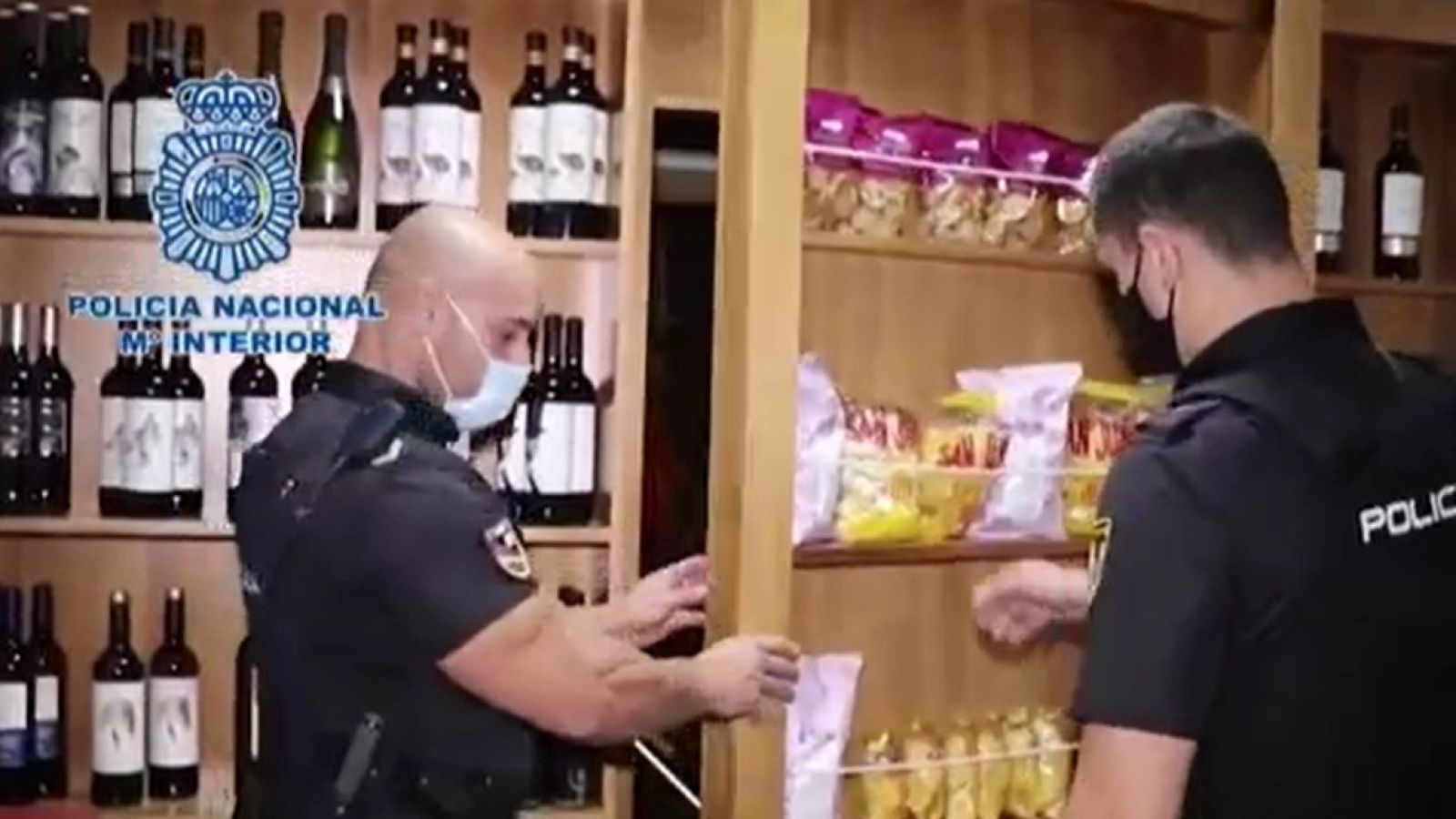 Timbas de póker tras las paredes de una quesería | Ver