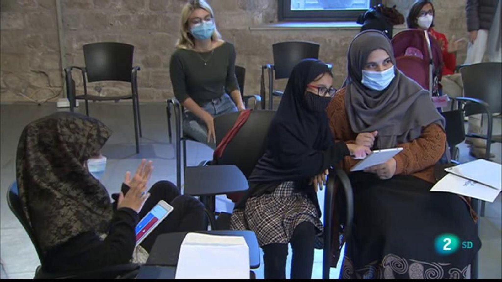 La Metro mostra el projecte que ofereix equipament informàtic als infants del Raval