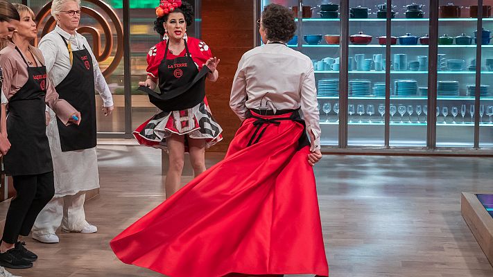 MasterChef Celebrity - La espectacular falda de Josie y la preocupación de Flosie