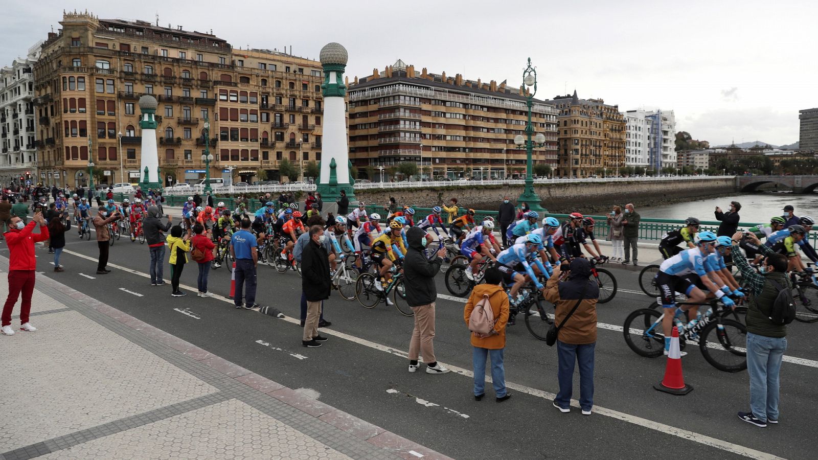 Vuelta ciclista a España 2020 - 1ª etapa: Irún - Arrate-Eibar (Podium) - RTVE.es