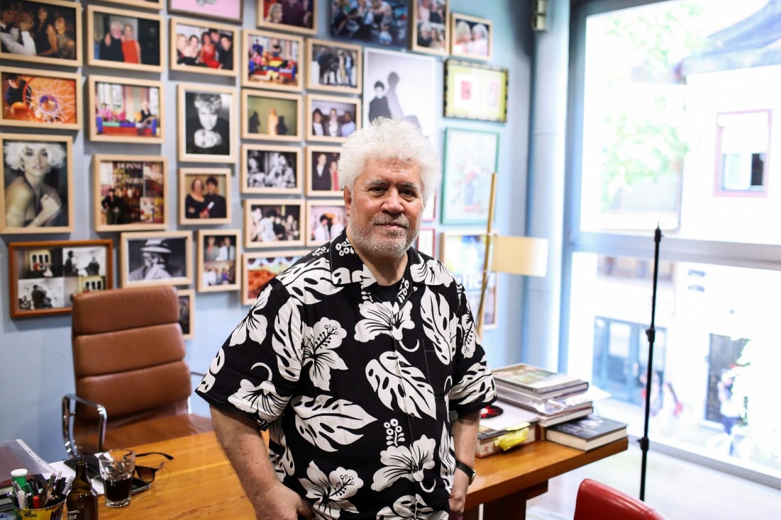 Almodóvar vuelve al cine con el corto 'La voz humana' - Telediario 1 | Ver