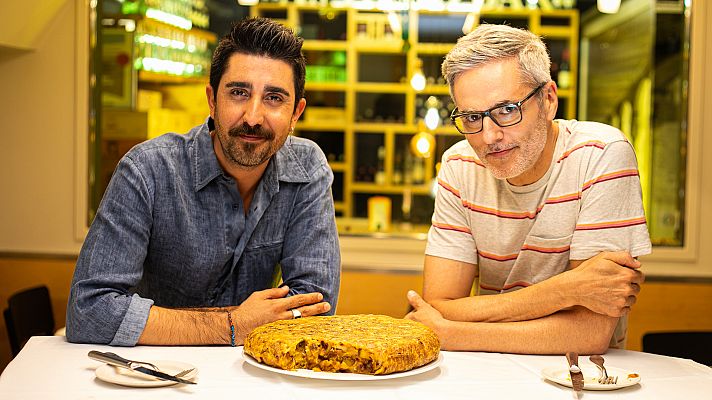 Álex Ubago hace de pinche en la cocina