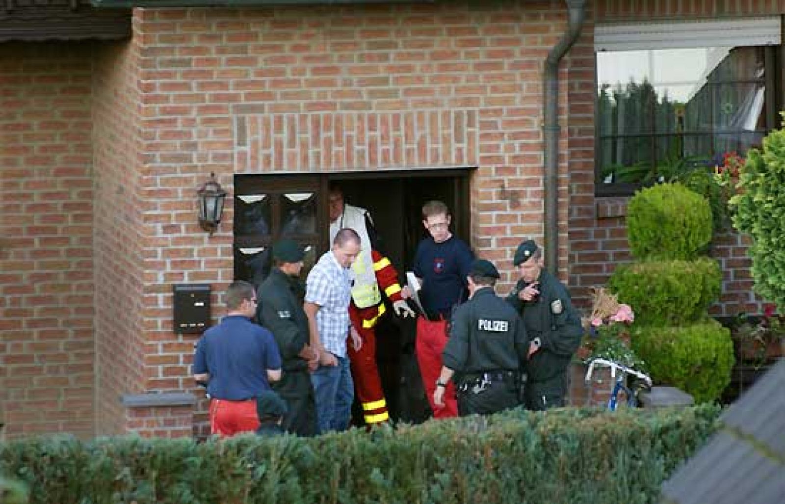 Un hombre ha matado indiscriminadamente a cuatro personas en la calle y ha herido a una quinta para luego atrincherarse durante horas en su casa en la localidad de Schwalmtal (al oeste de Alemania), al parecer por no aceptar el divorcio de su mujer (18/08/09).