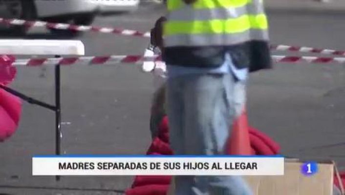 Telediario 1 - Madres separadas de sus hijos al llegar a Canarias