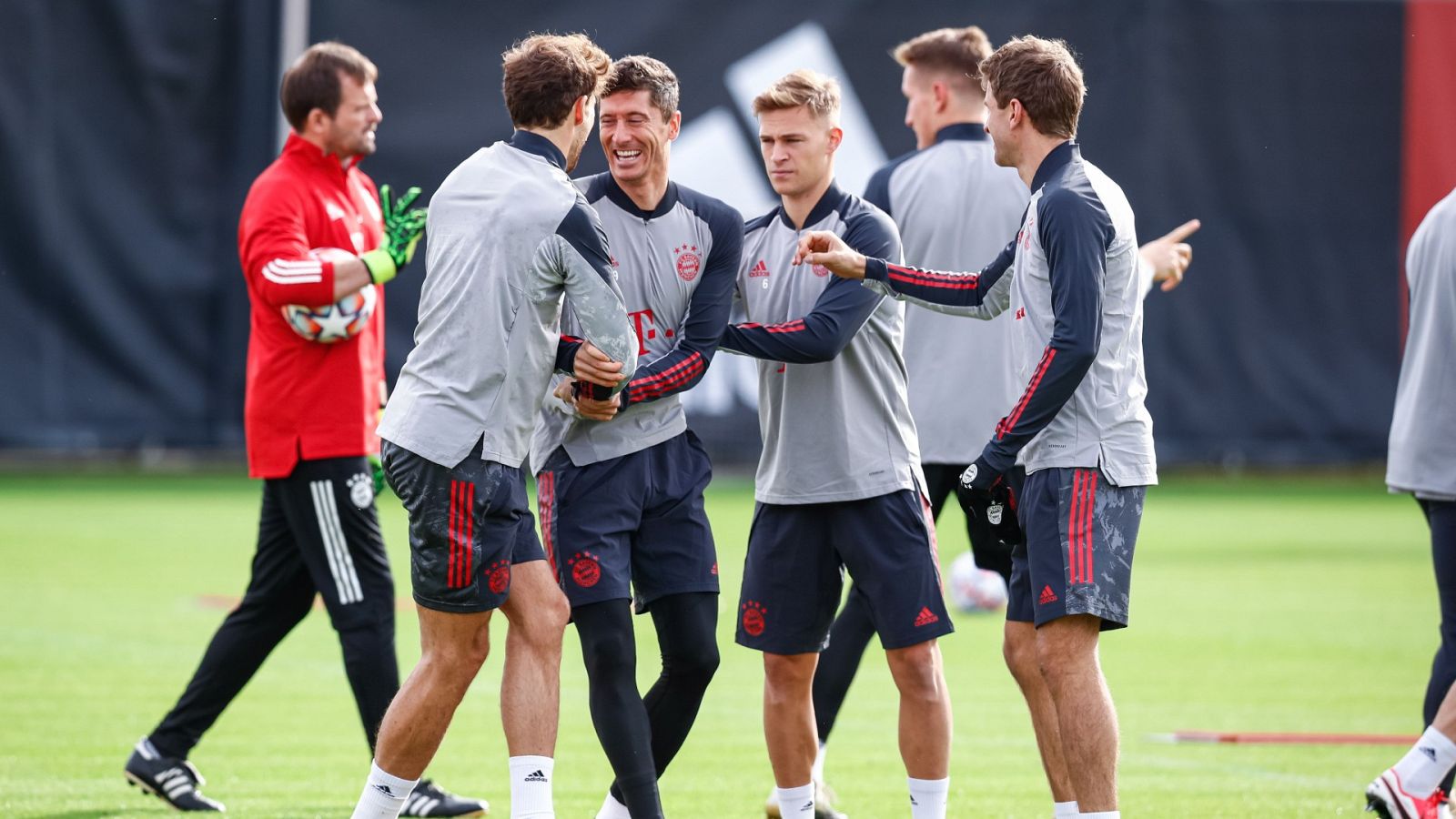 El Bayern supera los test COVID y podrá jugar ante el Atlético | Ver