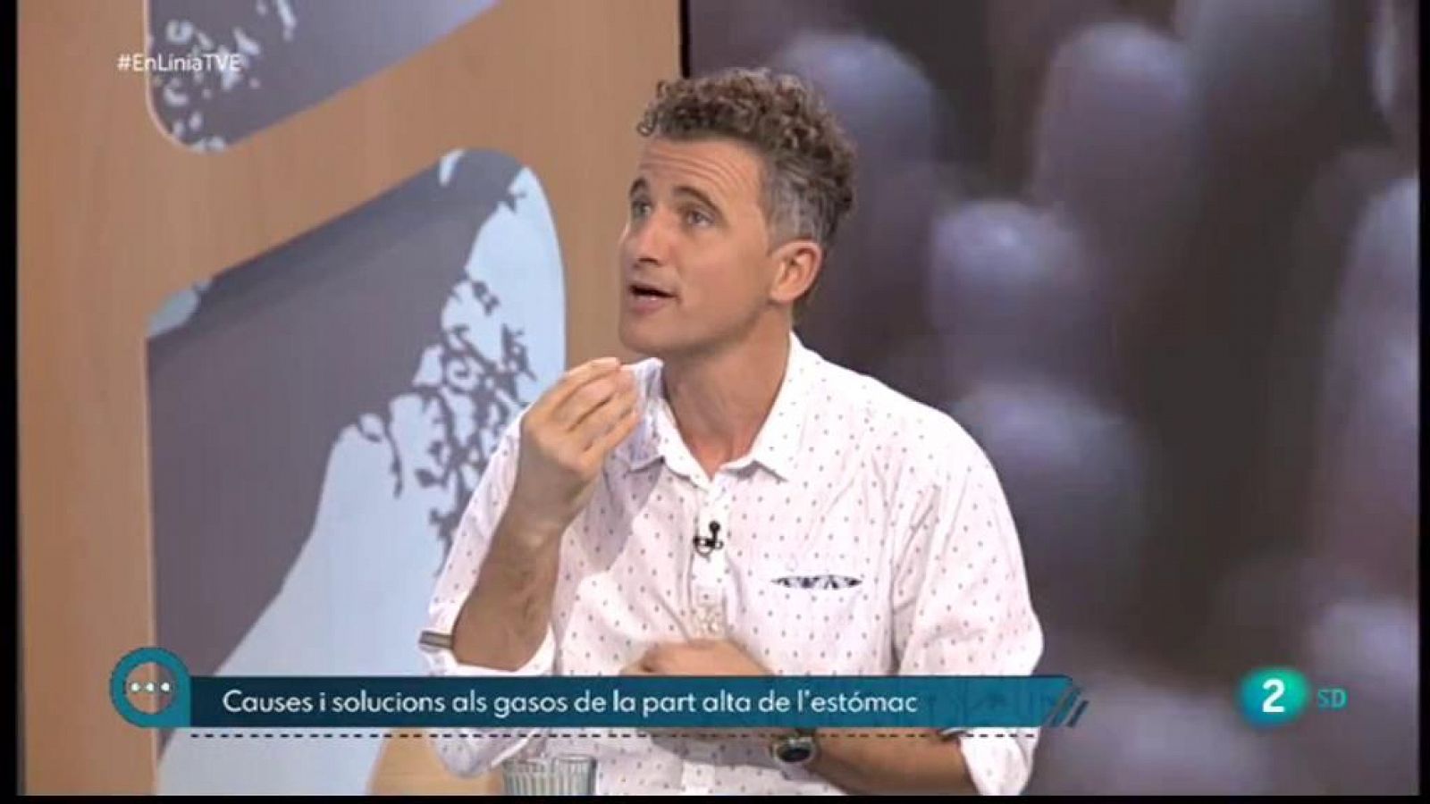 En Línia - gasos intestinals, l'impacte d'internet i community managers