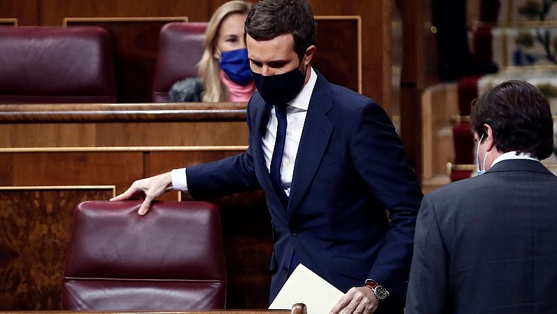 Casado carga contra Abascal: "Hoy Sánchez sale a hombros de los diputados de Vox. Vaya capote le ha echado"