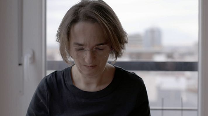 De seda y hierro - Por derecho - Lengua de signos