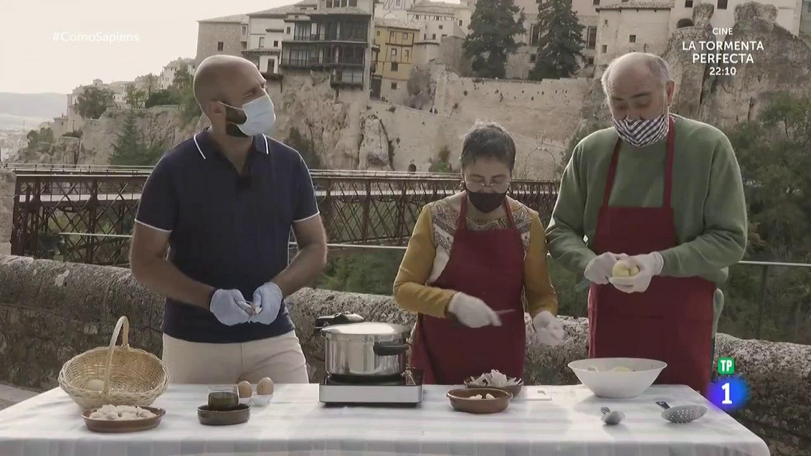 Aprendemos a cocinar ajo arriero en 'Como Sapiens'