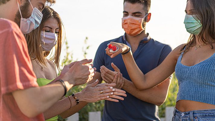 Telediario 1 - Relacionarse en "burbujas sociales", una solución intermedia para evitar el confinamiento total