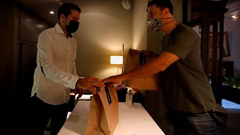 Muchos restaurantes capean la crisis gracias a la comida para llevar