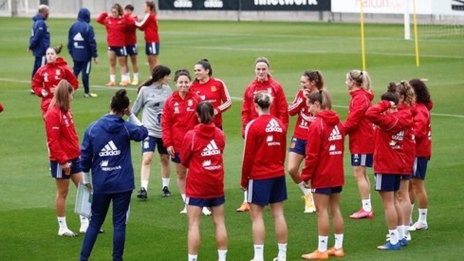 Selección española femenina | El España- República Checa se disputará con público en La Cartuja
