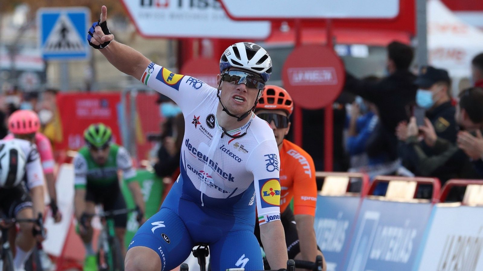 Vuelta 2020 | Así fue el 'sprint' de la etapa 4 en Ejea